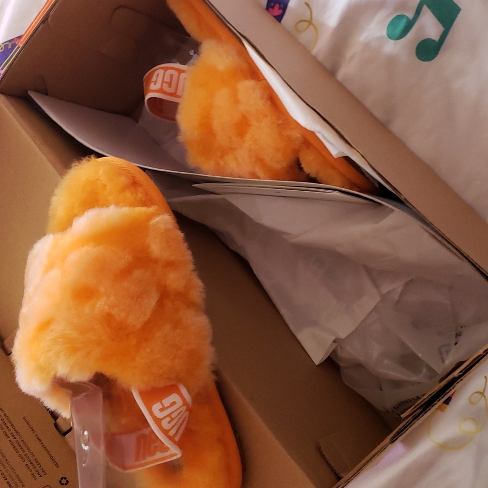 Ugg t fluff